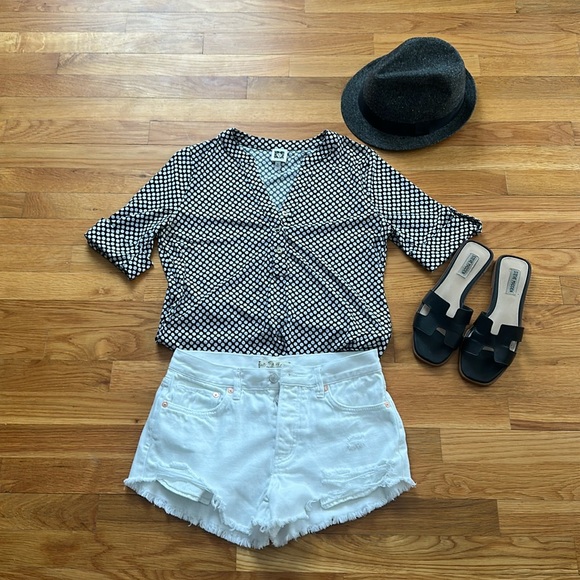 We the free, size 26, white cut off button fly shorts - Picture 3 of 11